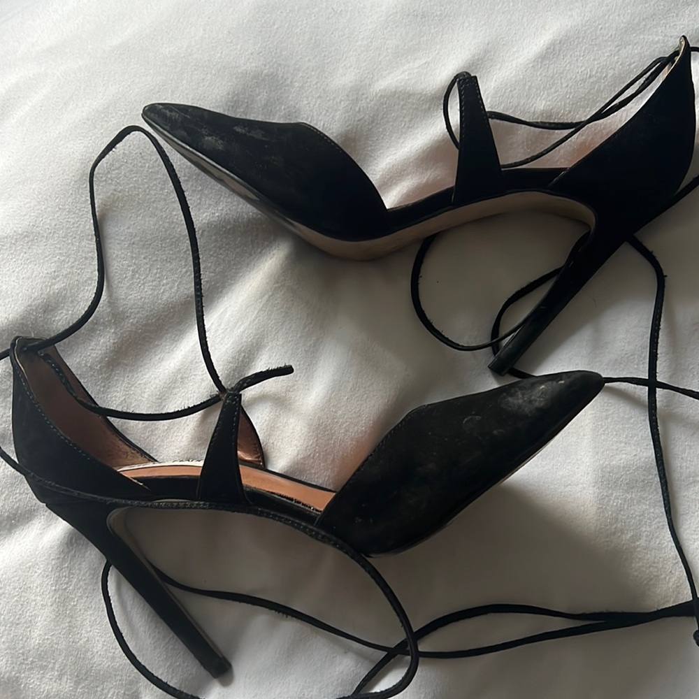 Steve Madden lace up pump